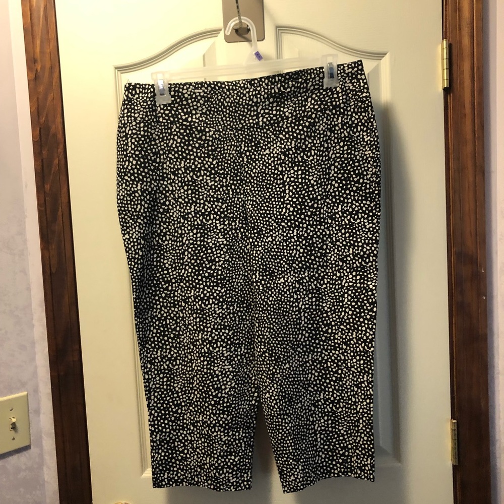 Meera Lane Tokyo pull on Capri - 16W black/white